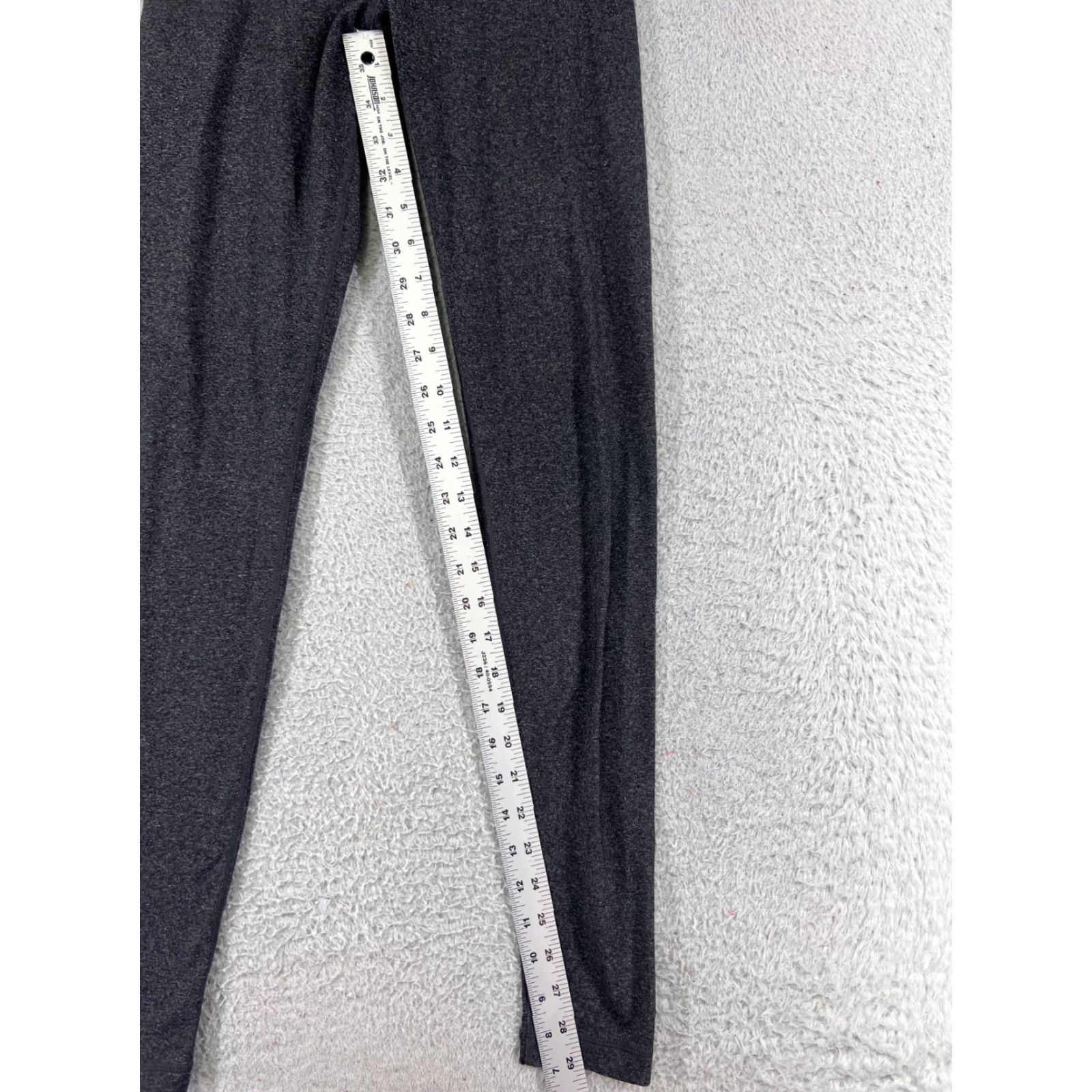 Lululemon Lululemon Leggings Womens 4 Gray Yoga Athletic Compression Skinny Pockets 28.5 in Inseam Veg not allowed? Size 27" / US 4 / IT 40 - 6 Thumbnail