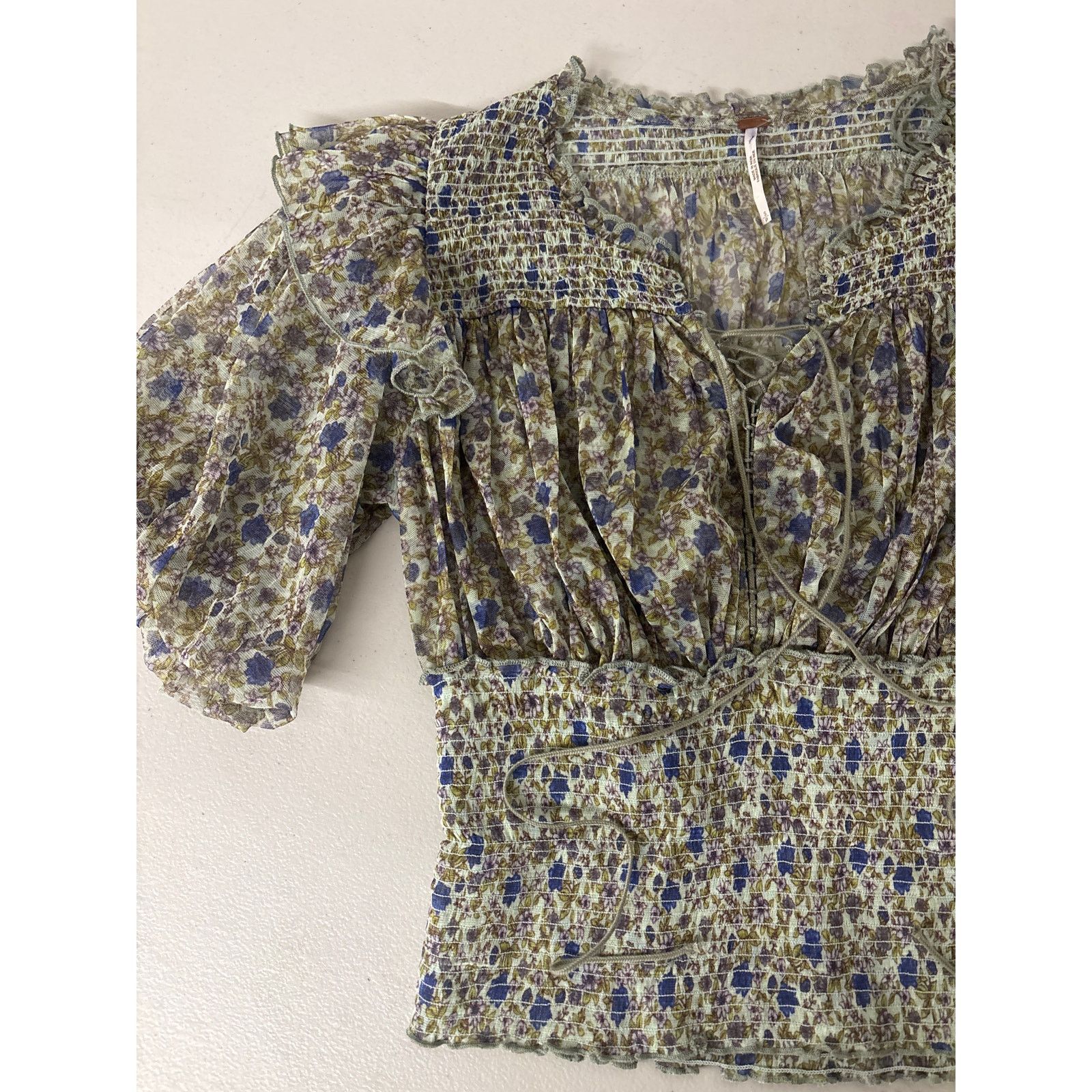 Free People Free People SZ Small Beatrice Floral Smocked Puff Sleeve Top Size S / US 4 / IT 40 - 5 Thumbnail