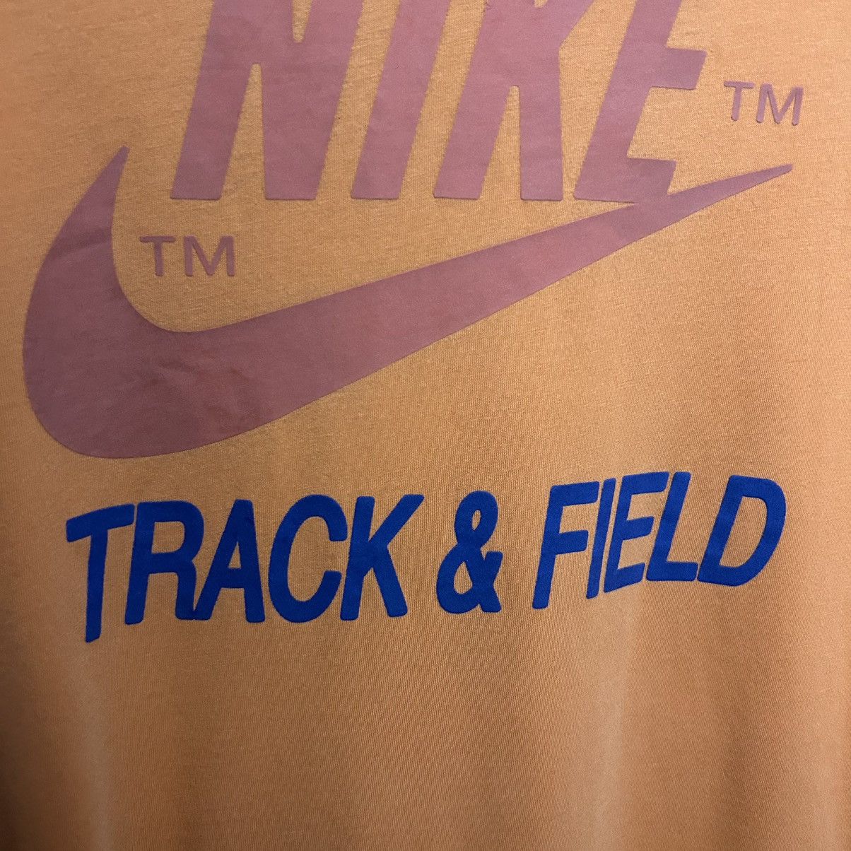 Nike Vintage Nike Streetwear big logo orange sport tee size L Size US L / EU 52-54 / 3 - 4 Thumbnail