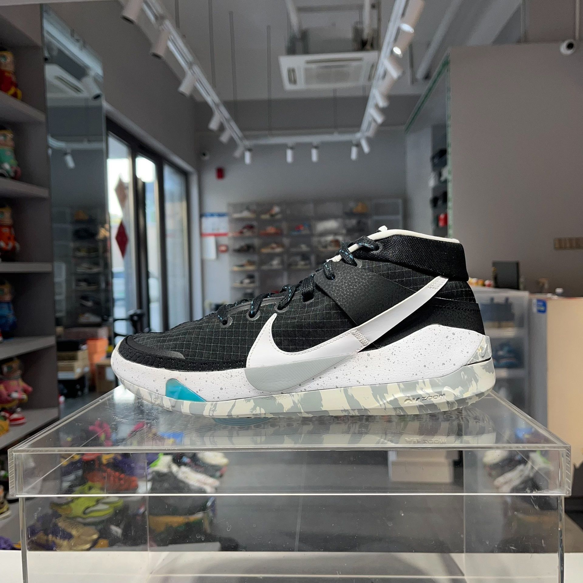 Nike Nike Black Lowtop Sneakers 44 Men Size US 10.5 / EU 43-44 - 1 Thumbnail