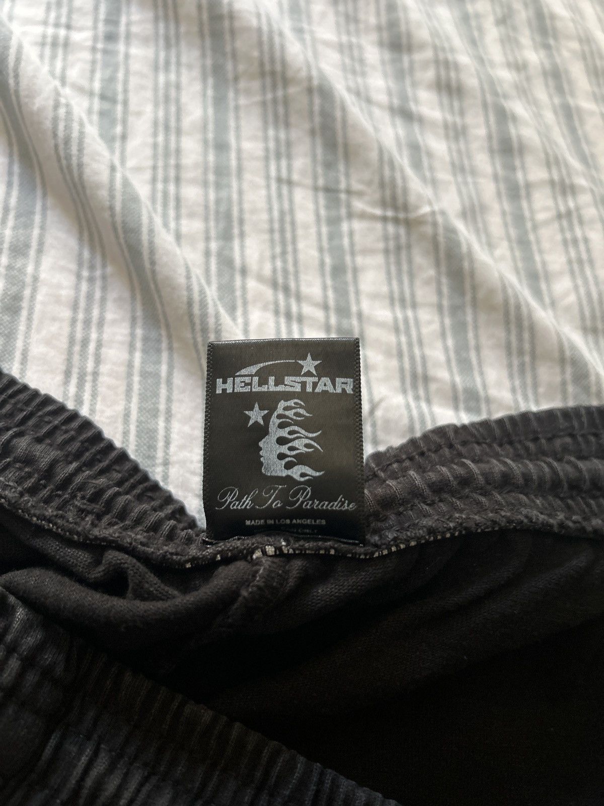 HELLSTAR Hellstar XXXX Flames fleece shorts Size US 38 / EU 54 - 5 Thumbnail