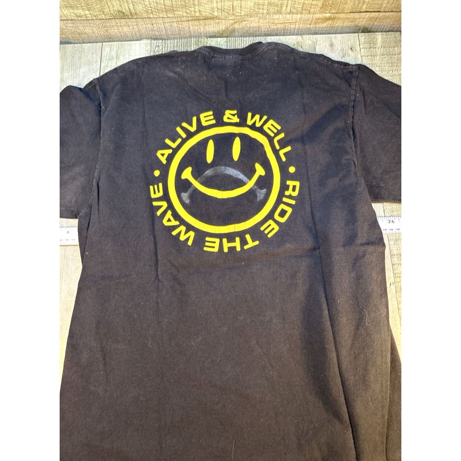 Vintage Alive & Well T-Shirt Smiley Face Graphic Ride the Wave Black L Mens Size US L / EU 52-54 / 3 - 3 Thumbnail