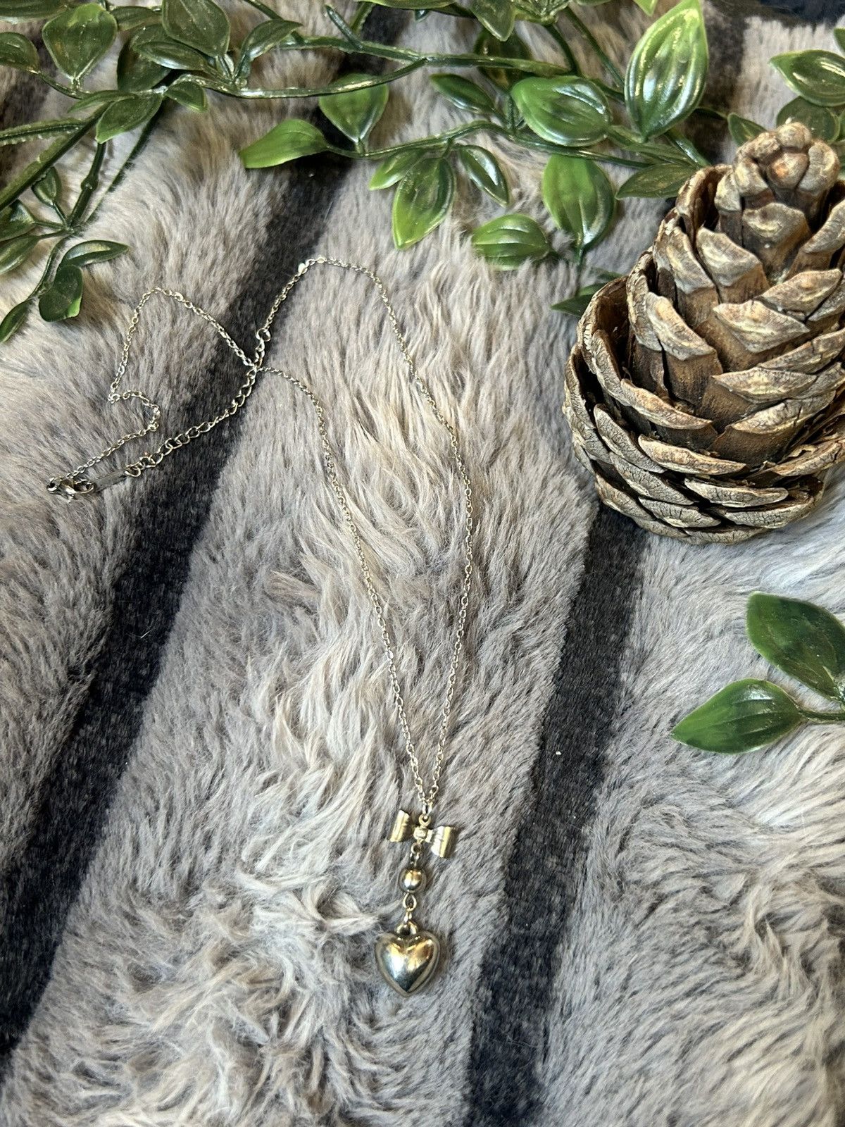 Handmade Handcrafted vintage bow with heart pendant on chain necklace Size ONE SIZE - 4 Thumbnail