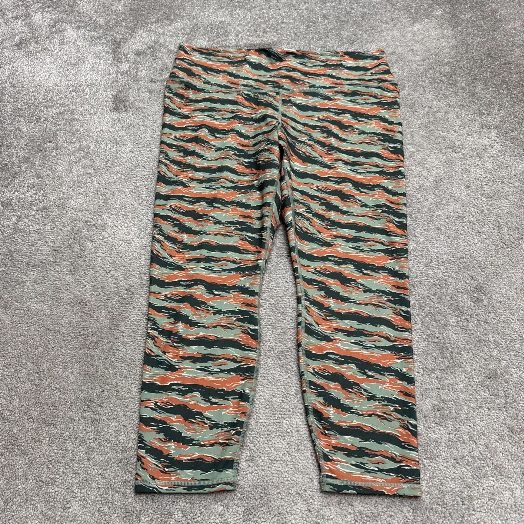 Fabletics Fabletics Powerhold Leggings Womens 1X Multicolor Animal Print 7/8 High Waisted Skinny Leggings Athletic Yoga Running & Jogging Gym & Training Womens Size 40" / US 18 - 2 Thumbnail