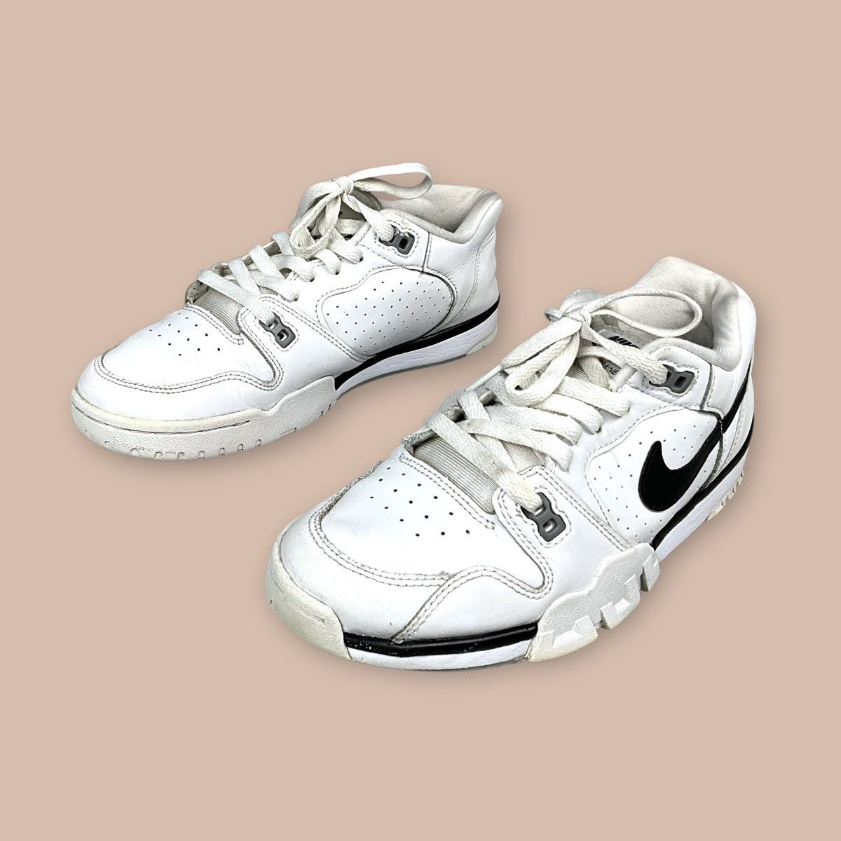 Nike Nike Air Cross Trainer Low Size US 7 / EU 40 - 1 Thumbnail