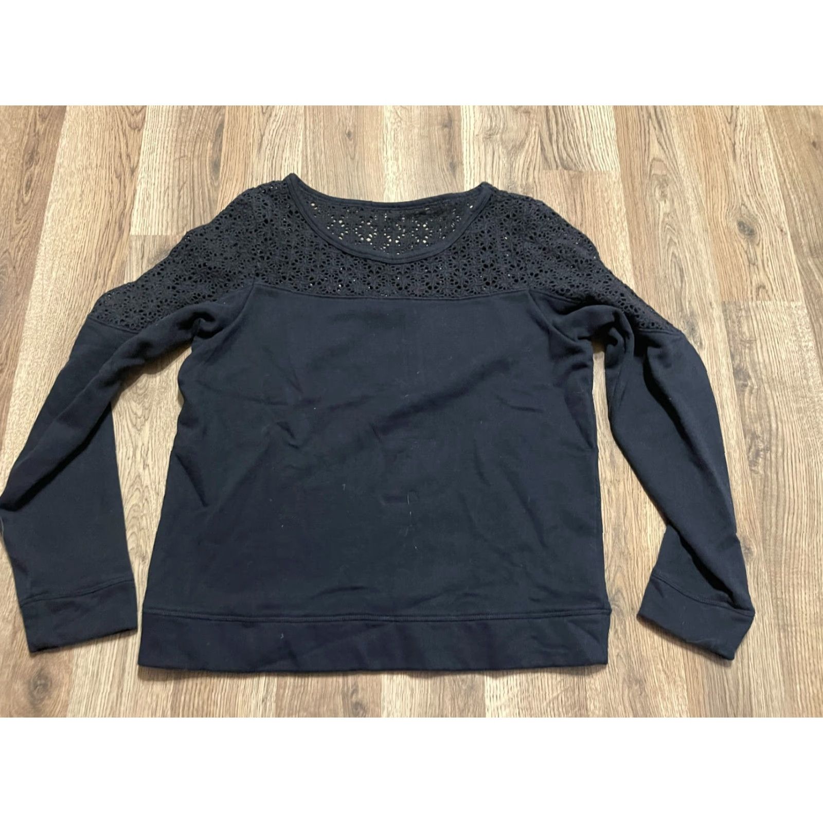 Express VINTAGE? No—Express Shirt Women’s M Black Long Sleeve Eyelet Neckline Shirt Womens M Black Long Sleeve Eyelet Neckline Express Size M / US 6-8 / IT 42-44 - 2 Thumbnail