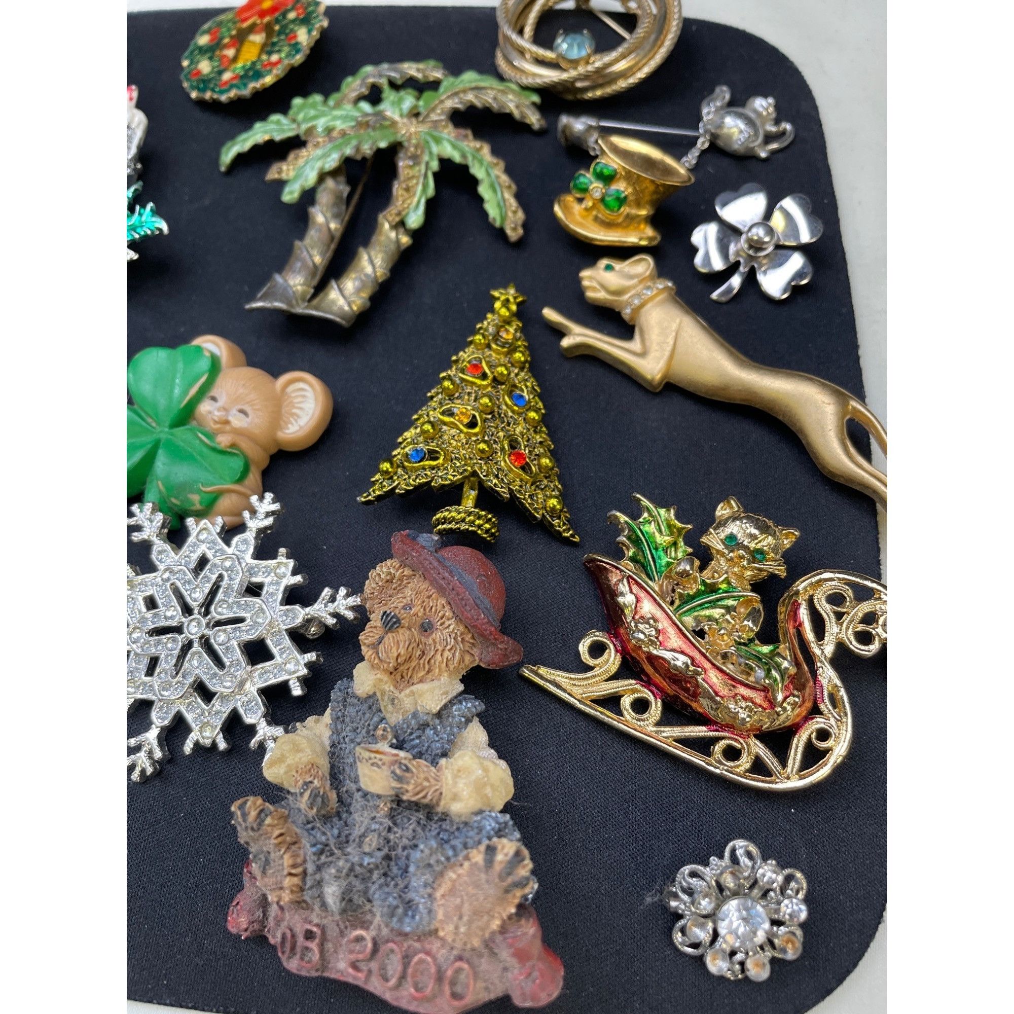 Other Vintage Women's Lot of 21 Pins/ Brooches Variety SKU 6088 Size ONE SIZE - 8 Thumbnail