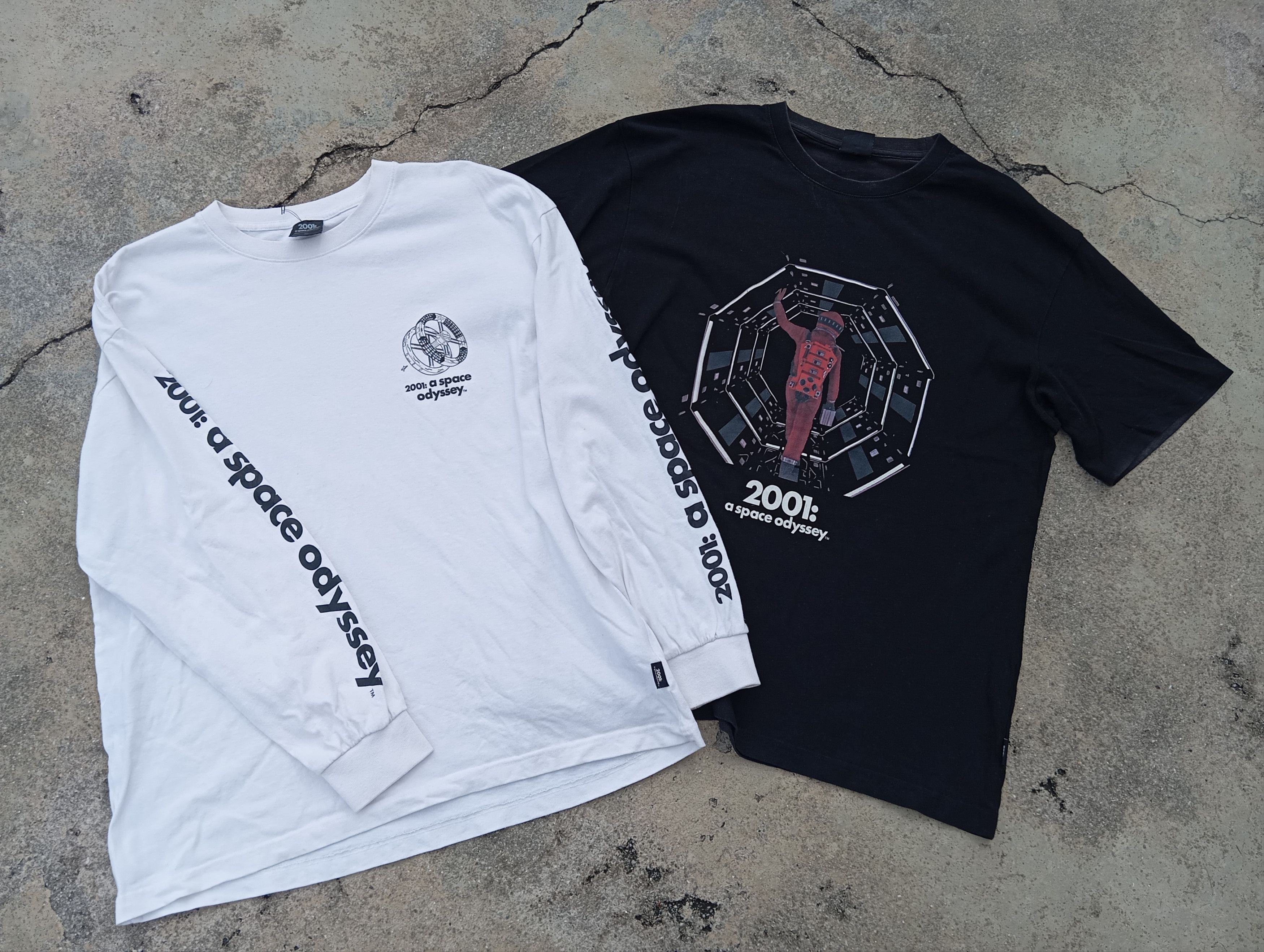 GU 2pcs 2001: Space Odyssey 🛸 Movie Sci-fi Tshirts 🎬 Size US L / EU 52-54 / 3 - 2 Thumbnail