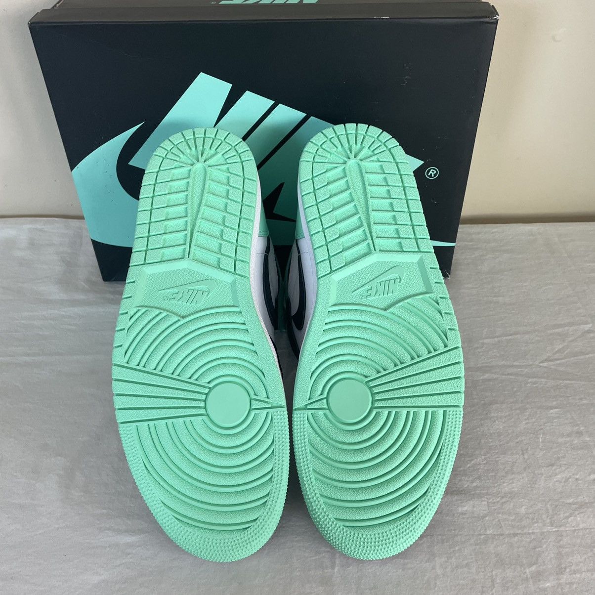 Jordan Brand × Nike Nike Air Jordan 1 Retro High OG Green Glow Mens US Size 13 Size US 13 / EU 46 - 7 Thumbnail