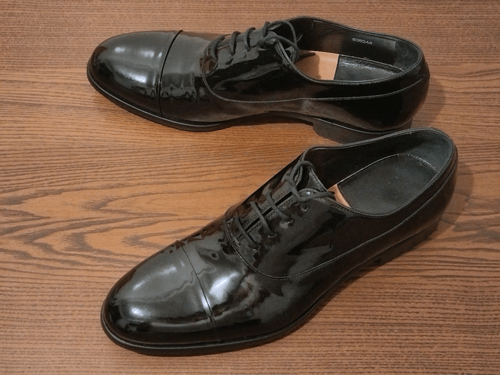 Paul Smith PAUL SMITH BLACK PATENT LEATHER OXFORD LACE-UPS Size US 11 / EU 44 - 8 Thumbnail