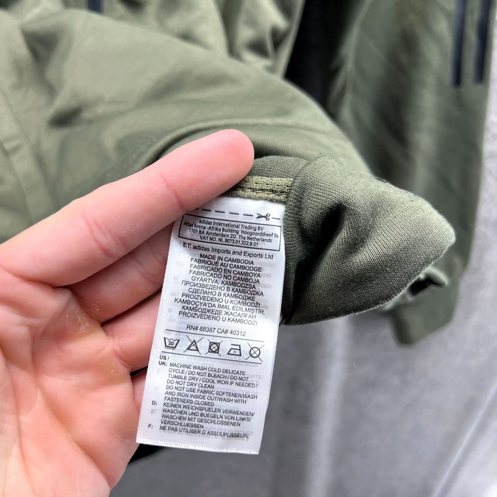 Adidas VINTAGE Adidas Sweater Men Small Olive Green Full Zip Hoodie Trefoil Originals Jacket Adult Small Hoodie Regular Fit Logo Pattern Solid Size US S / EU 44-46 / 1 - 6 Thumbnail
