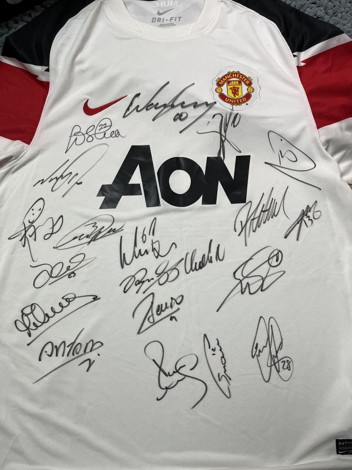 Nike 🧯CRAZY NIKE MANCHESTER UNITED VINTAGE 2010/11 SIGNED JERSEY Size US L / EU 52-54 / 3 - 3 Thumbnail