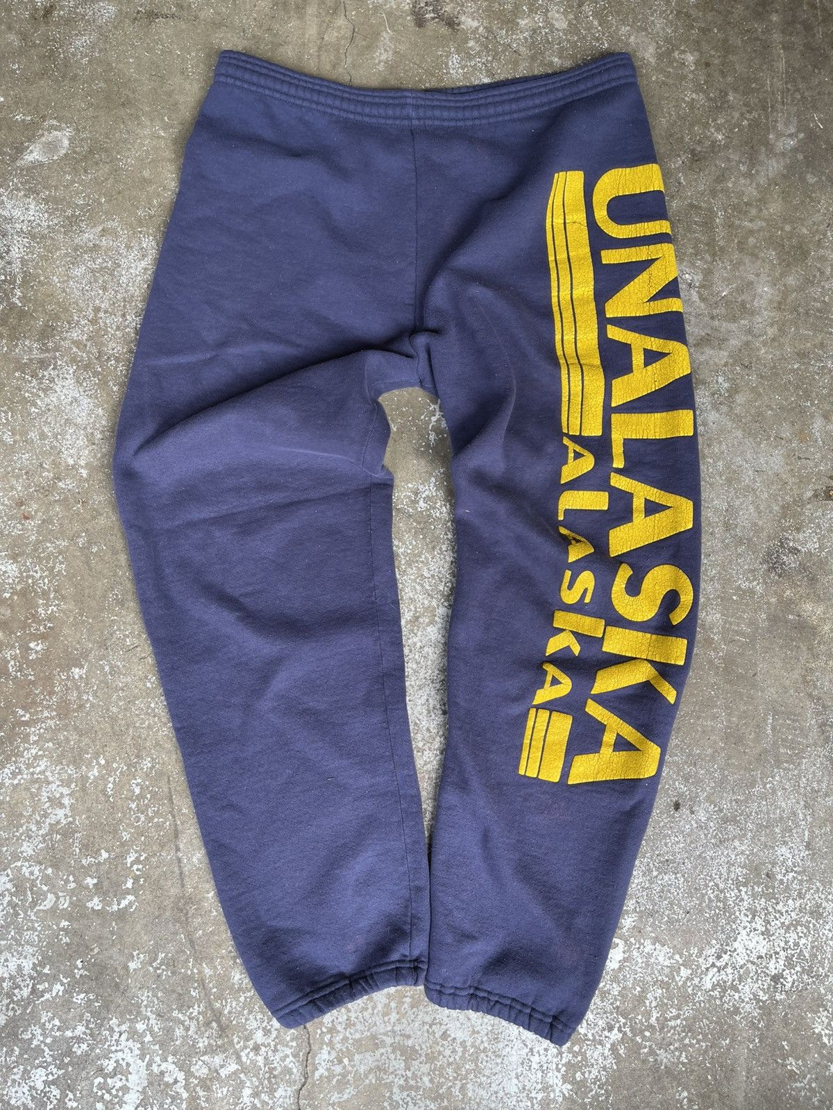 Vintage Vintage 90s Alaska Navy Sweatpants Size US 34 / EU 50 - 1 Thumbnail