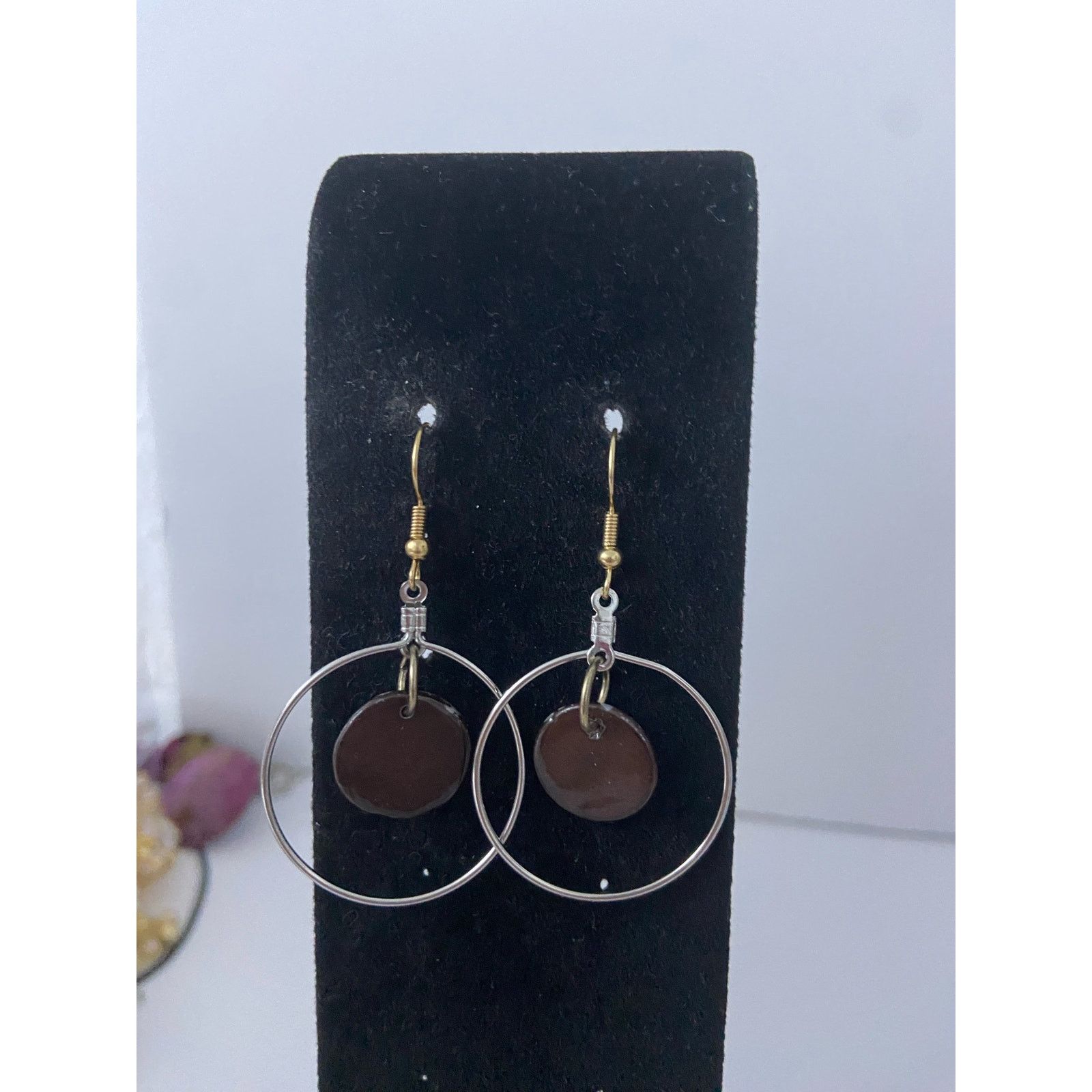 Handmade Handmade front facing hoop earrings with brown shell Size ONE SIZE - 1 Thumbnail