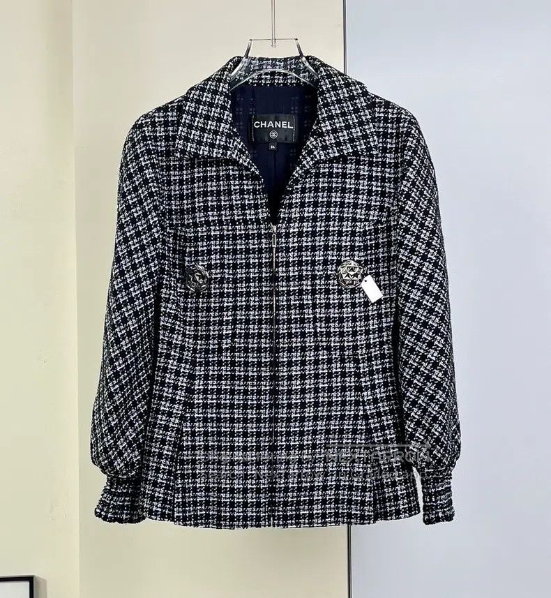 Chanel Chanel Black and white tweed jacket Size XXS / US 00 / IT 34 - 1 Thumbnail