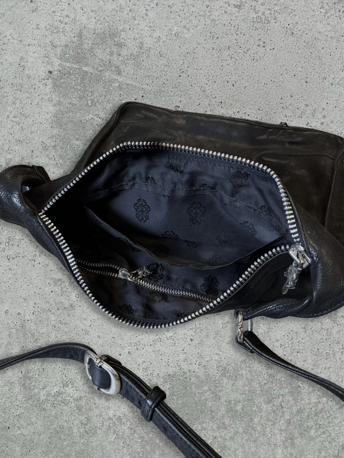 Chrome Hearts Chrome Hearts Fleur Gunslinger Cracked Leather Shoulder Bag Size ONE SIZE - 4 Thumbnail