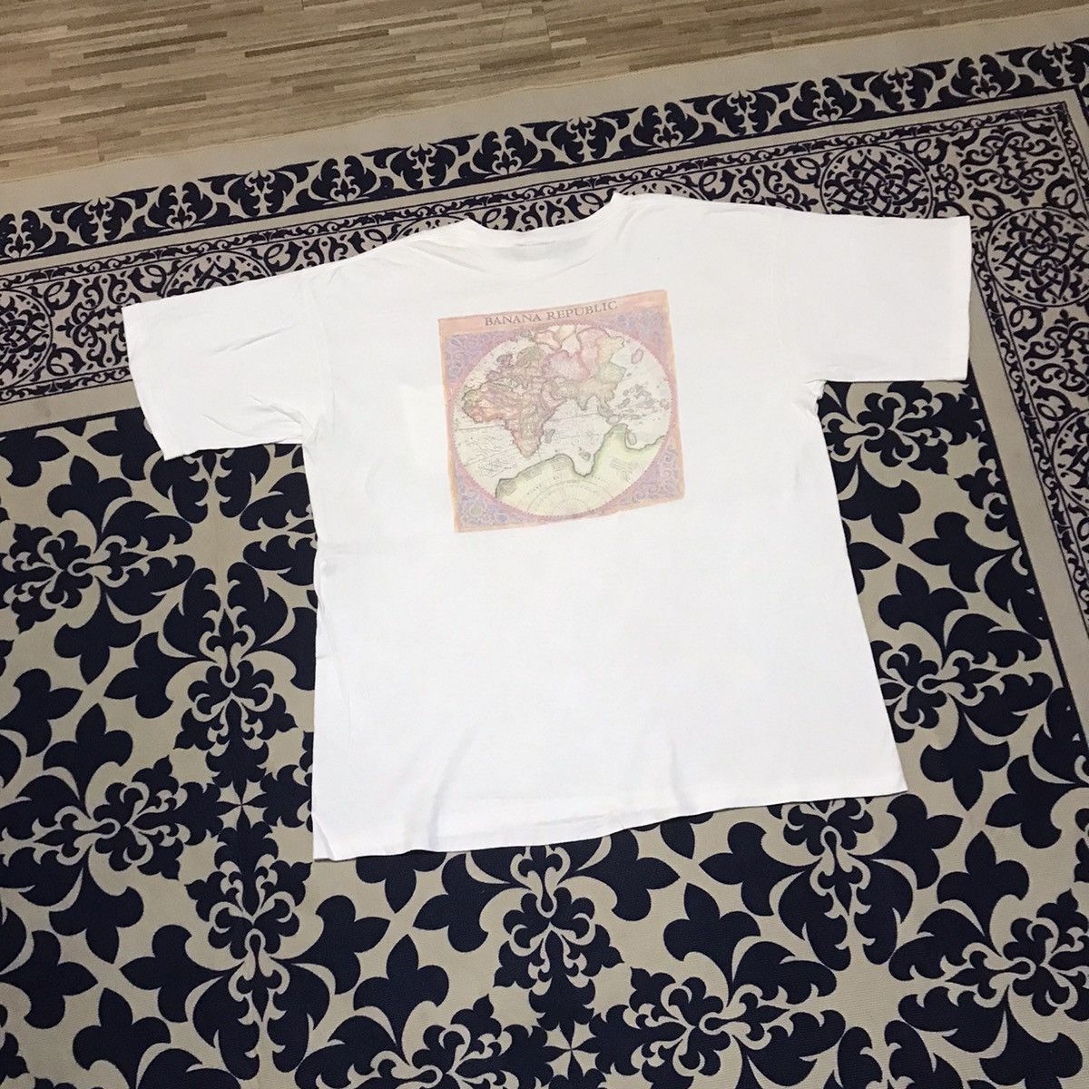 Banana Republic × Vintage VINTAGE BANANA REPUBLIC BACK PRINT RARE TEE Size US XXL / EU 58 / 5 - 1 Thumbnail