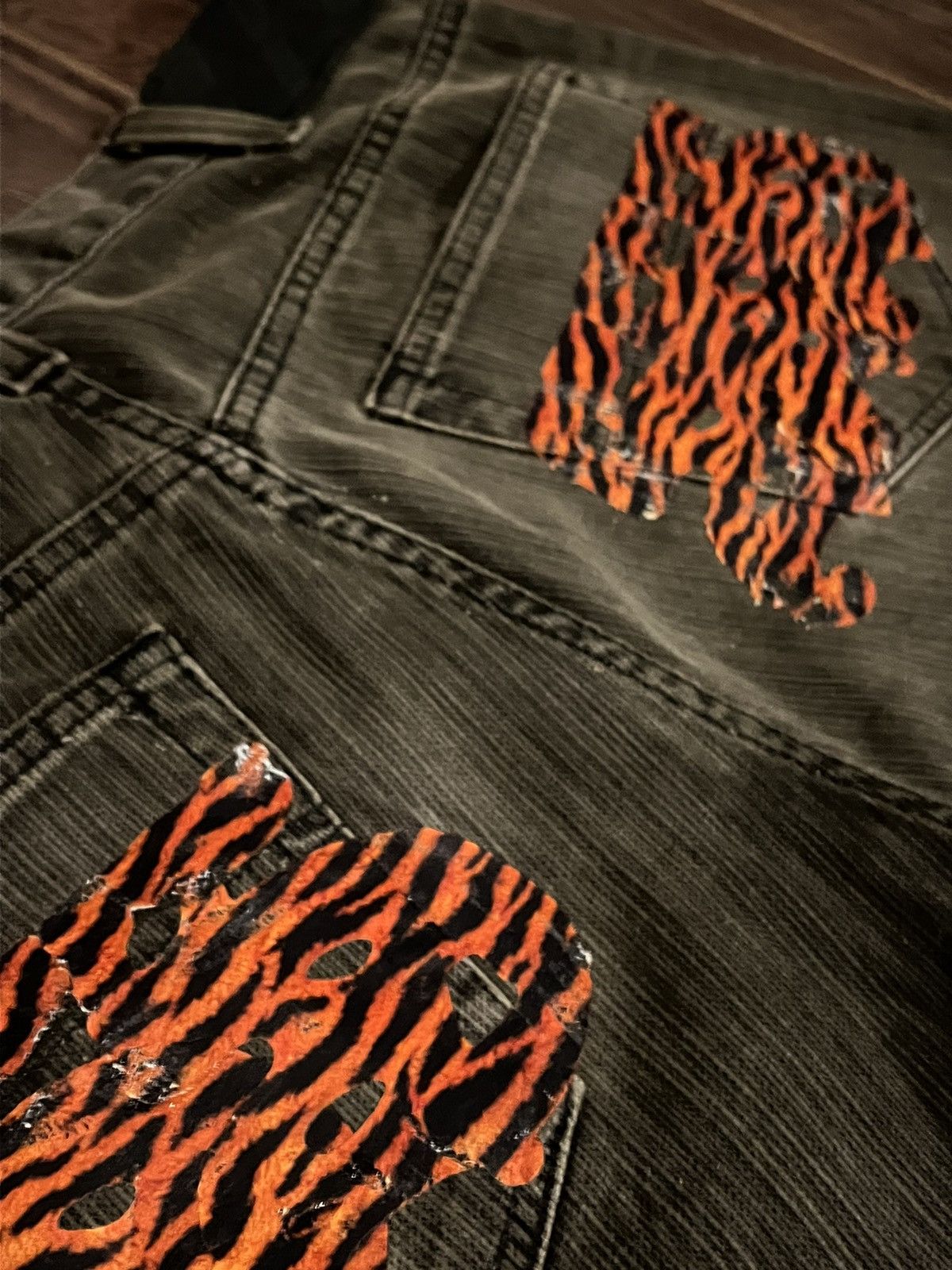 Other Two Seven University 555 Tiger Stripe Black Jean Shorts 🐅🐯 Size US 36 / EU 52 - 2 Thumbnail