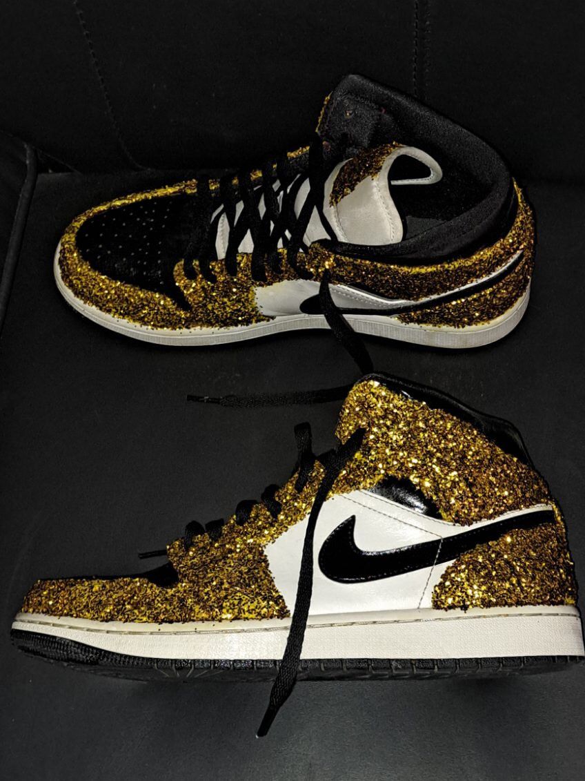 Nike Jordan 1 gold Size US 9.5 / EU 42-43 - 1 Thumbnail