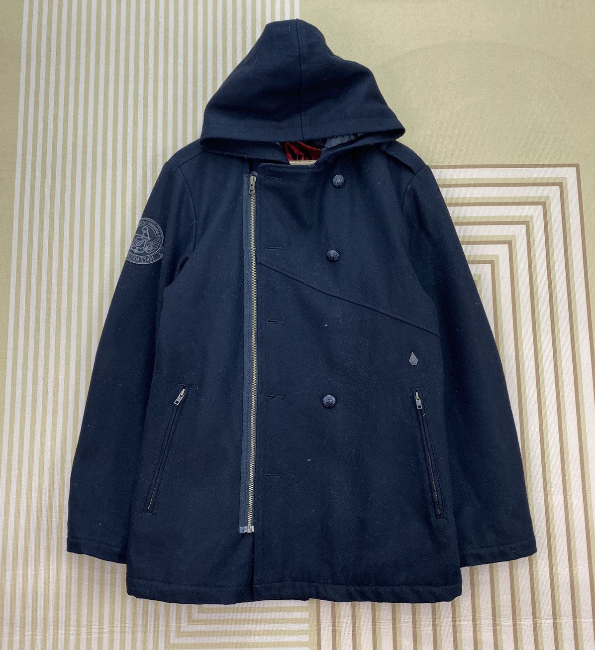 Volcom 🫶 Volcom black wool featuring a quilted red lining and hood Size US M / EU 48-50 / 2 - 5 Thumbnail