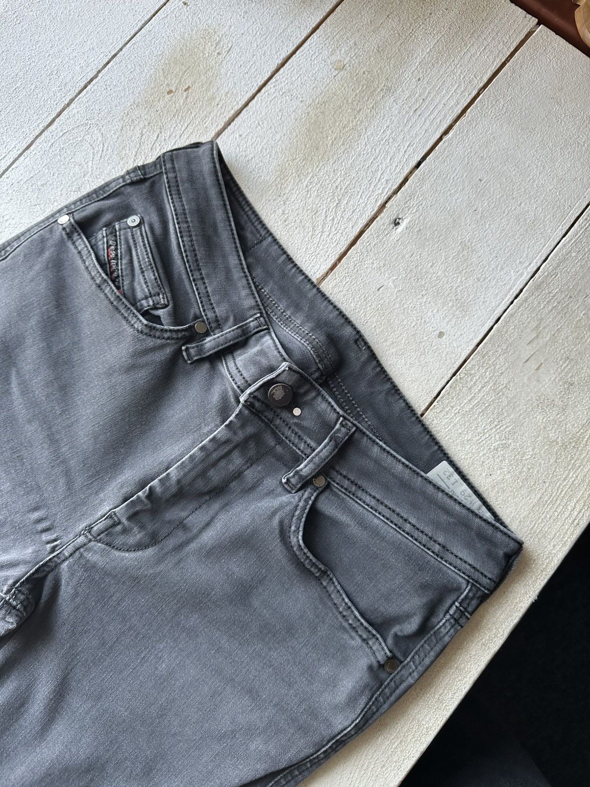 Diesel 🚨Gothic Diesel Regular Slim relax Flared Jeans Womens Size 29" - 2 Thumbnail