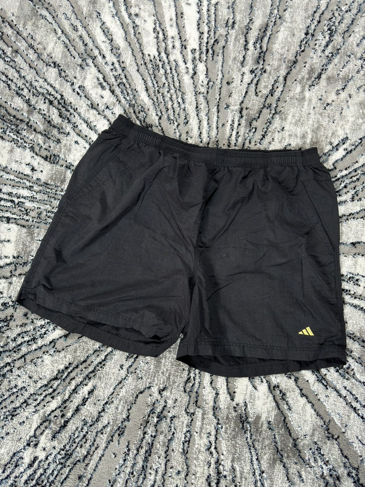 Adidas Vintage Adidas shorts streetwear y2k style casual xl Size US 34 / EU 50 - 1 Thumbnail