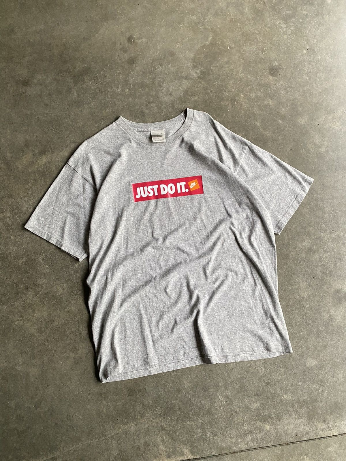 Nike Y2K Nike Just Do It Box Logo Vintage Tee Size US XL / EU 56 / 4 - 2 Thumbnail