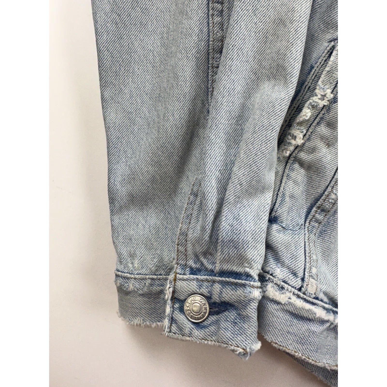 Gap VINTAGE Gap Denim Jacket Men’s M Blue Jean Trucker Distressed Made in USA Jacket Size US 31 - 6 Thumbnail