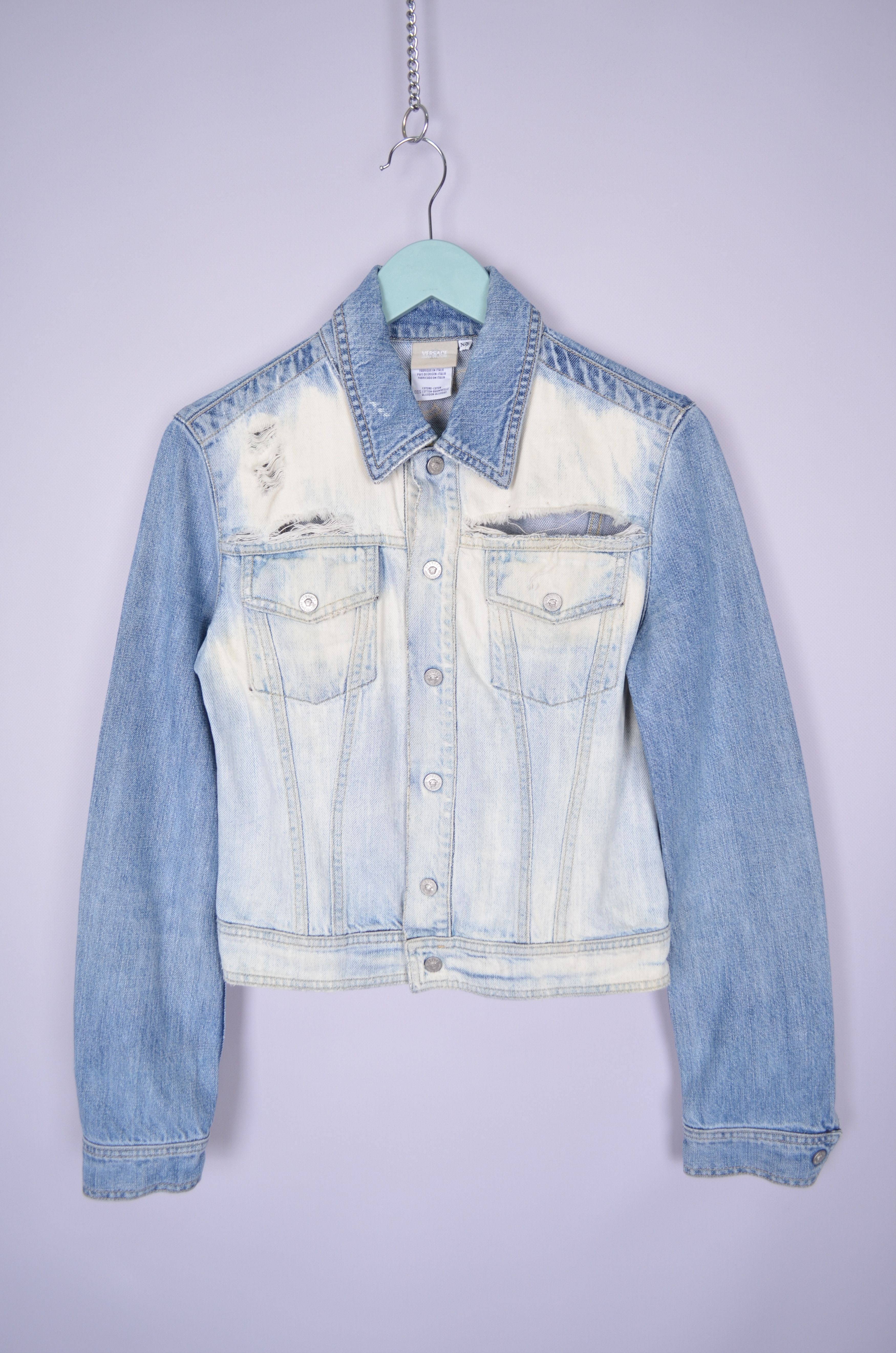 Designer × Versace × Vintage Versace Jeans White Blue Denim Jacket Big Logo Size XS Size XS / US 0-2 / IT 36-38 - 1 Thumbnail