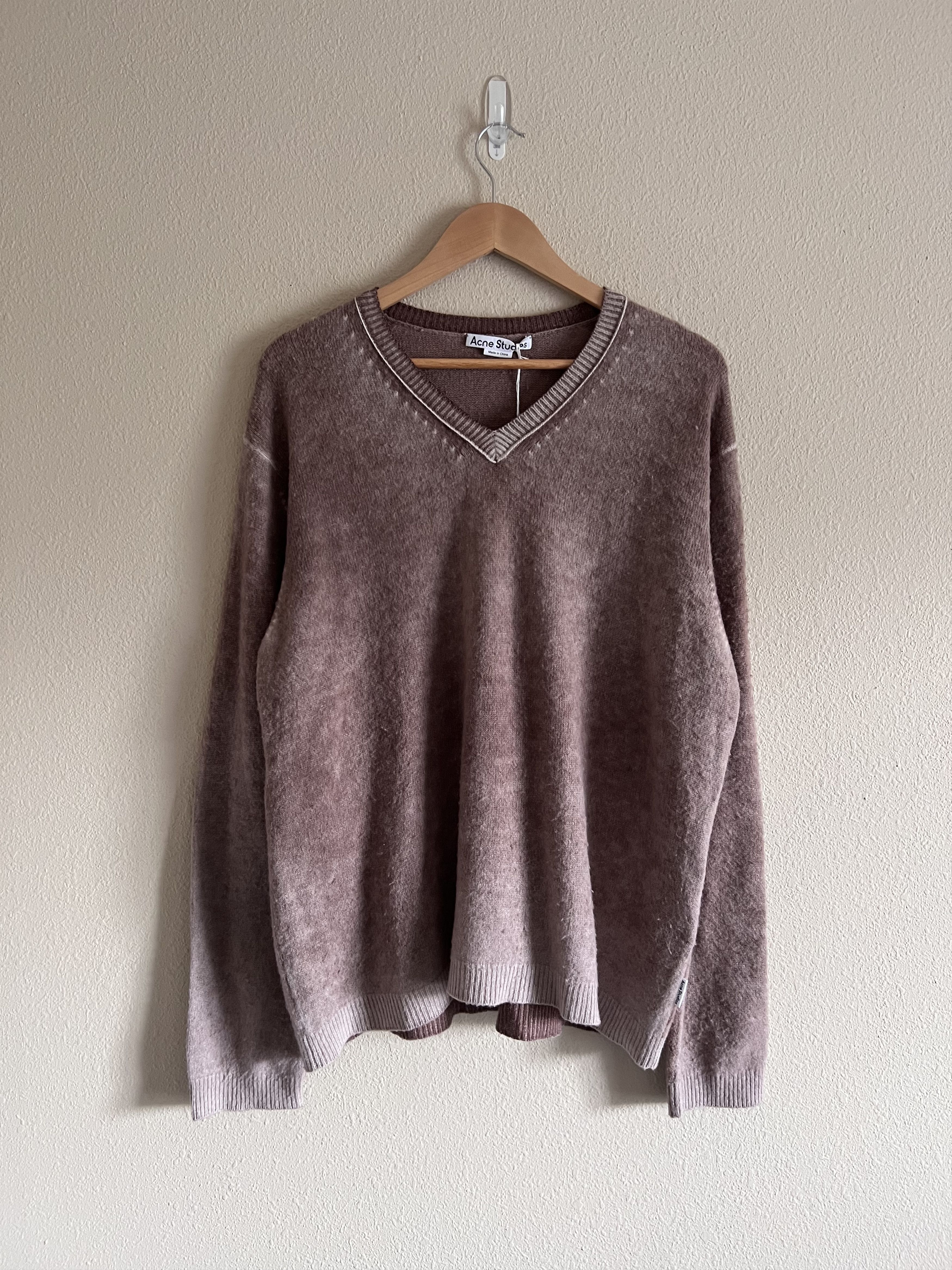 Acne Studios Acne Studios Cashmere V-Neck Knit Sweater in Antique Brown Size US S / EU 44-46 / 1 - 1 Thumbnail