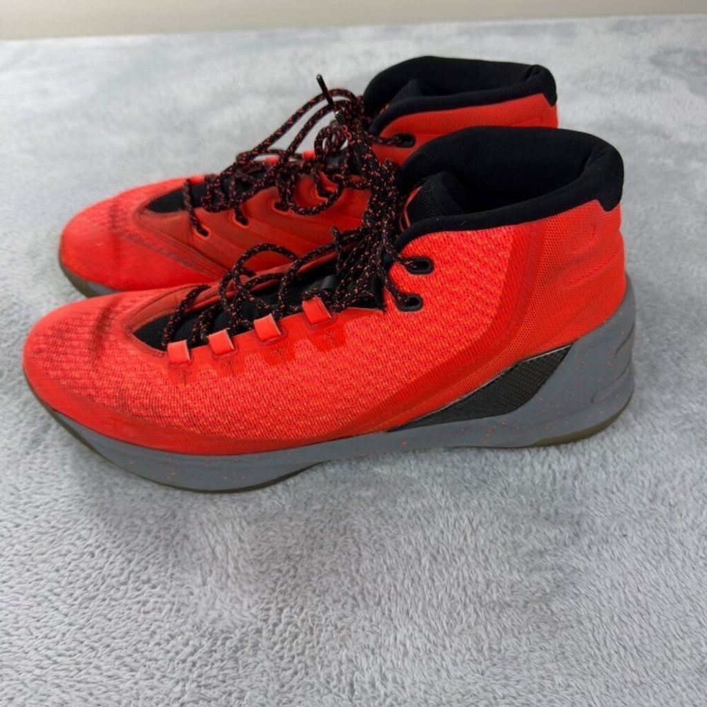 Under Armour Under Armour Men’s Size 13 US/12 UK/47.5 EU Curry 3 Bolt Ora Size US 13 / EU 46 - 11 Thumbnail