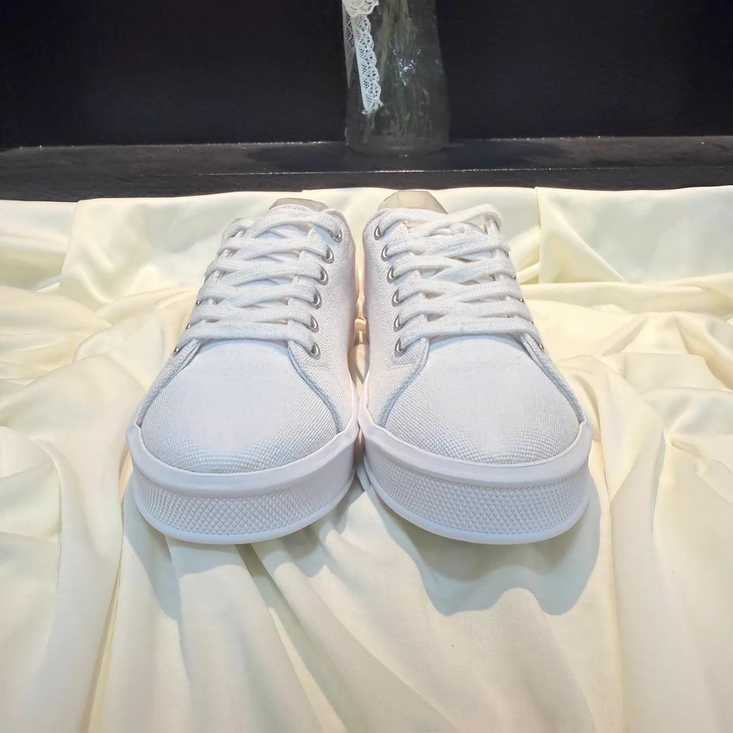 Celine Celine white Triumph logo sneakers women's 35.5 99new Size US 5 / IT 35 - 2 Thumbnail