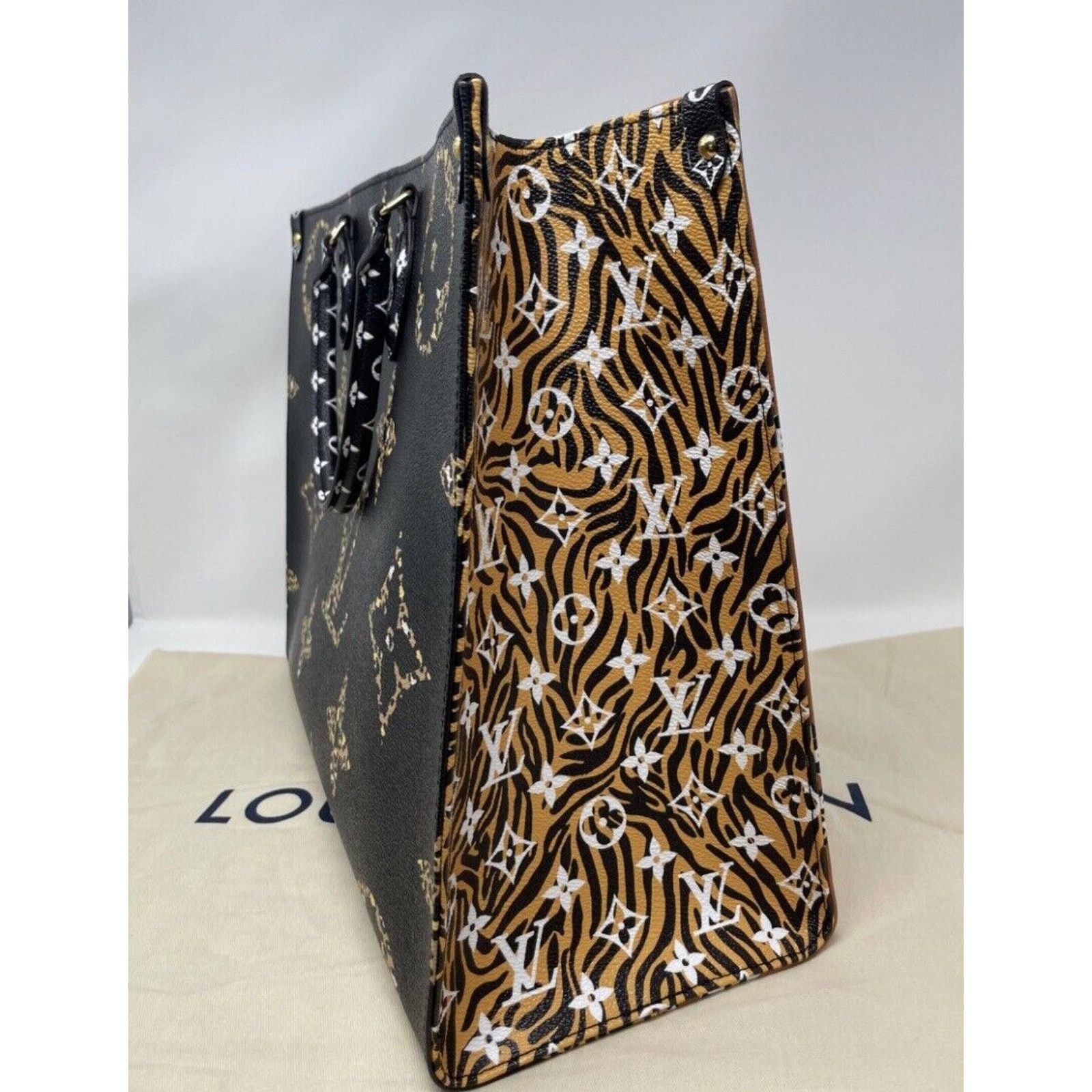 Louis Vuitton Louis Vuitton OnTheGo GM Fabric Interior Jungle Monogram Size ONE SIZE - 6 Thumbnail