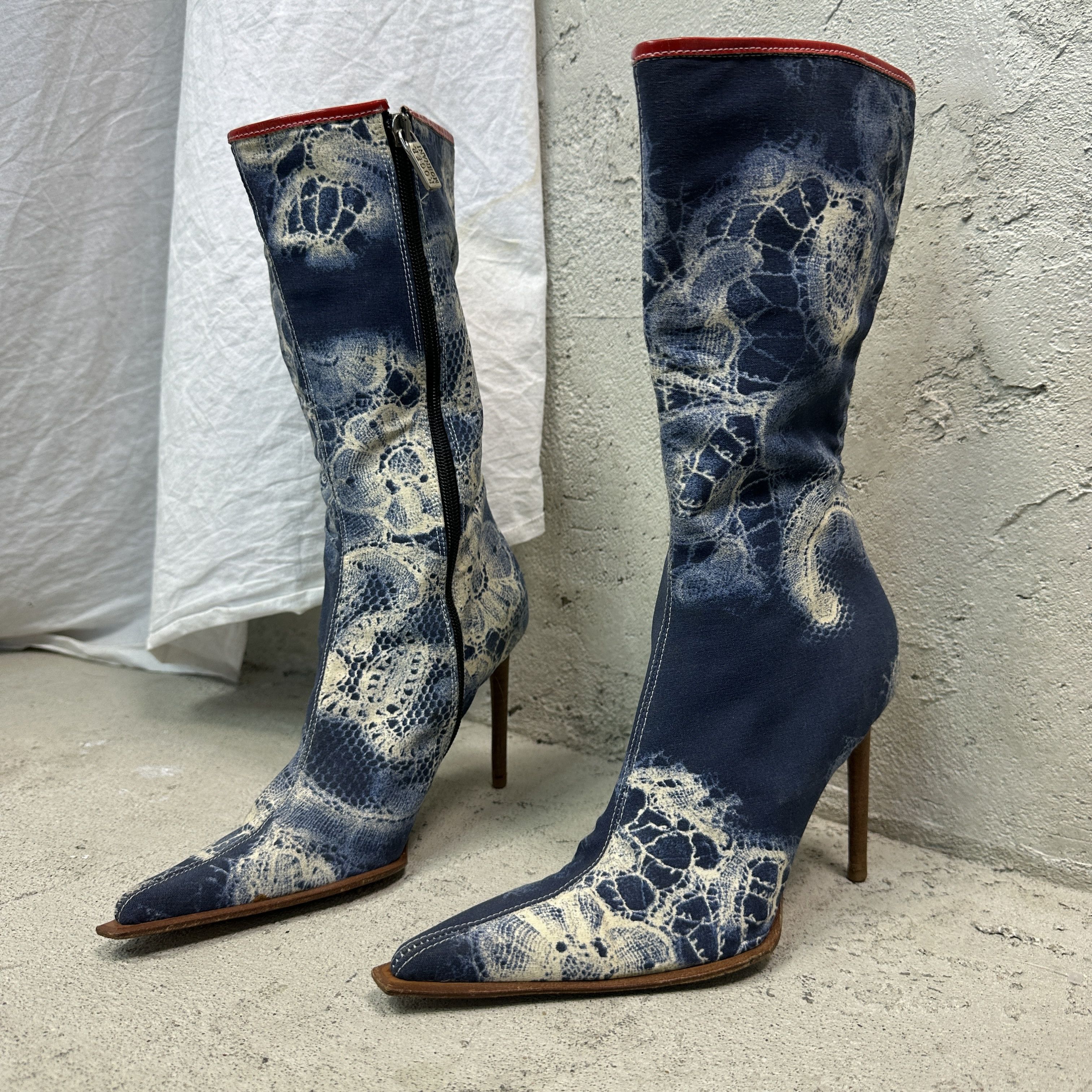 Vintage Vintage Avant Garde Lace Printed Boots Made in Italy Y2K Size US 6 / IT 36 - 2 Thumbnail