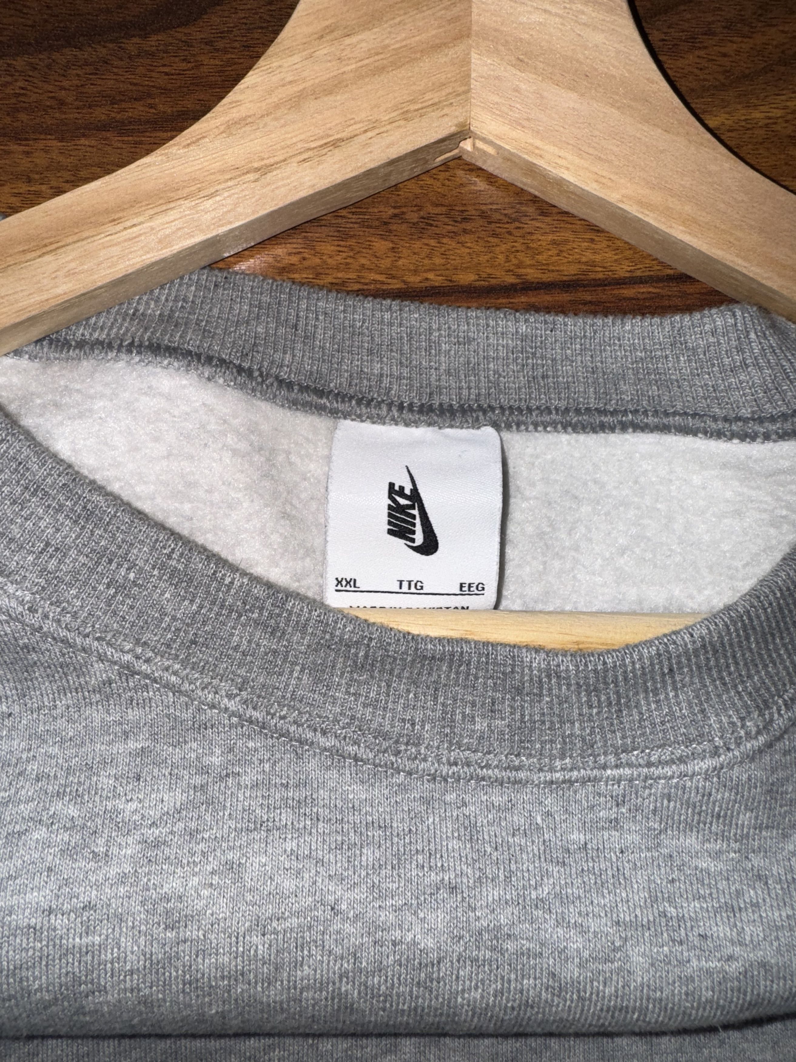 Nike Nike Grey Solo Swoosh Crewneck Size US XXL / EU 58 / 5 - 2 Thumbnail