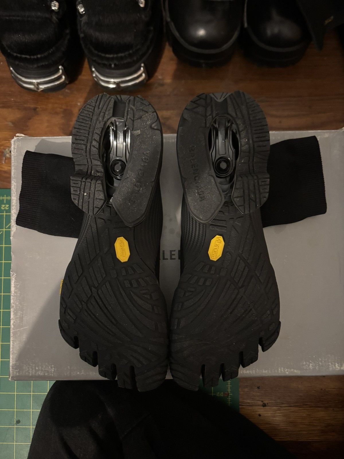 Balenciaga × Vibram Balenciaga Vibram Size US 11 / EU 44 - 5 Thumbnail