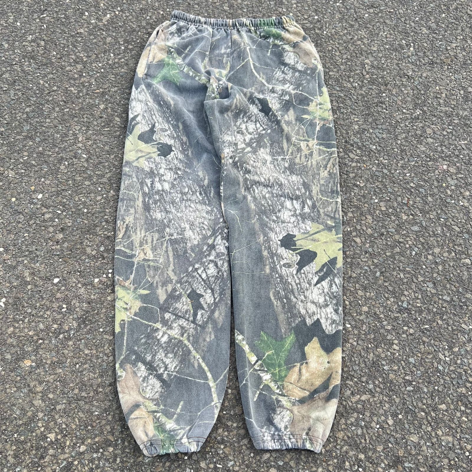 image of Realtree Jerzees Camo Essential Blank Sweatpants in Green, Men's (Size 26)