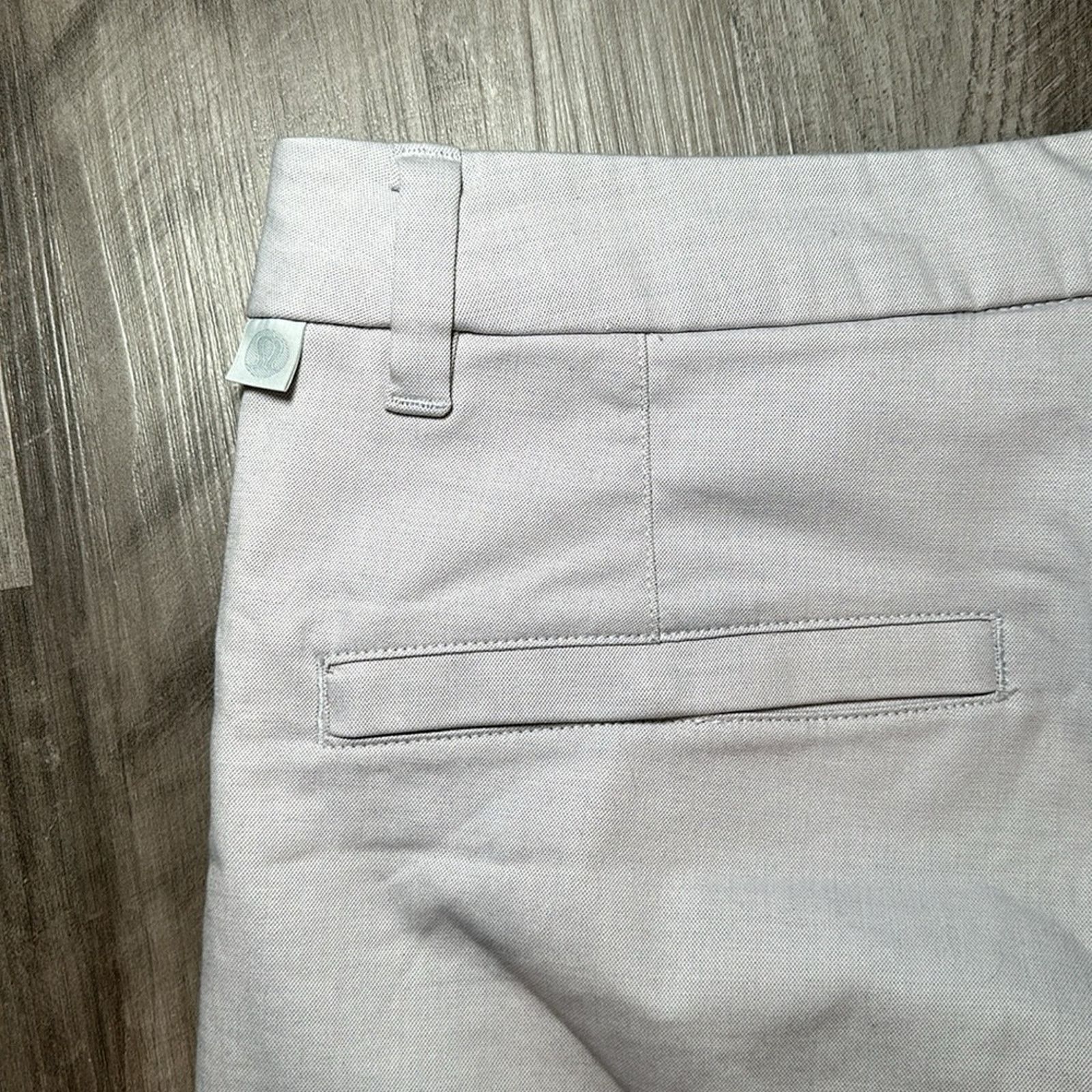 Lululemon Lululemon Commission Classic Shorts - 33 Size US 33 - 4 Thumbnail