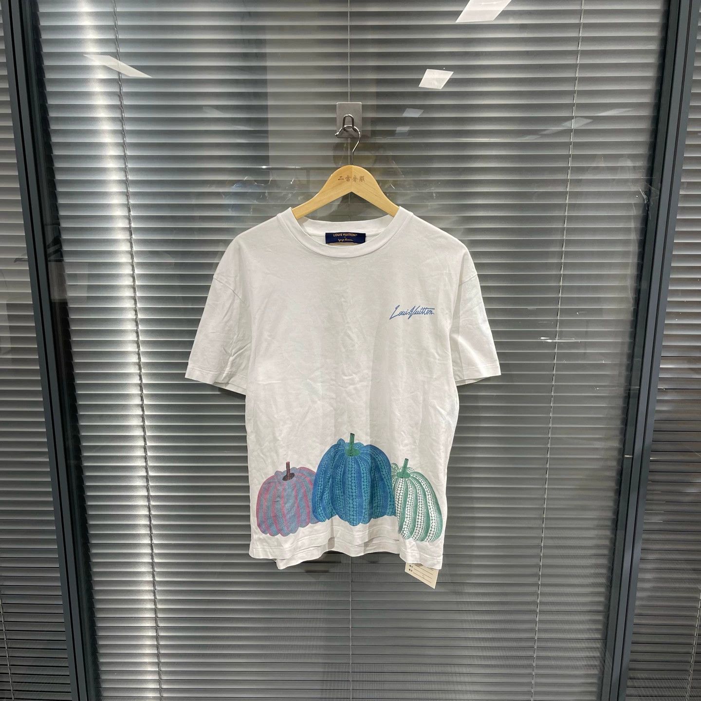 Louis Vuitton Louis Vuitton 23ss Yayoi Kusama Polka Dot Pumpkin Print Short Sleeve Tee S Size US S / EU 44-46 / 1 - 1 Thumbnail
