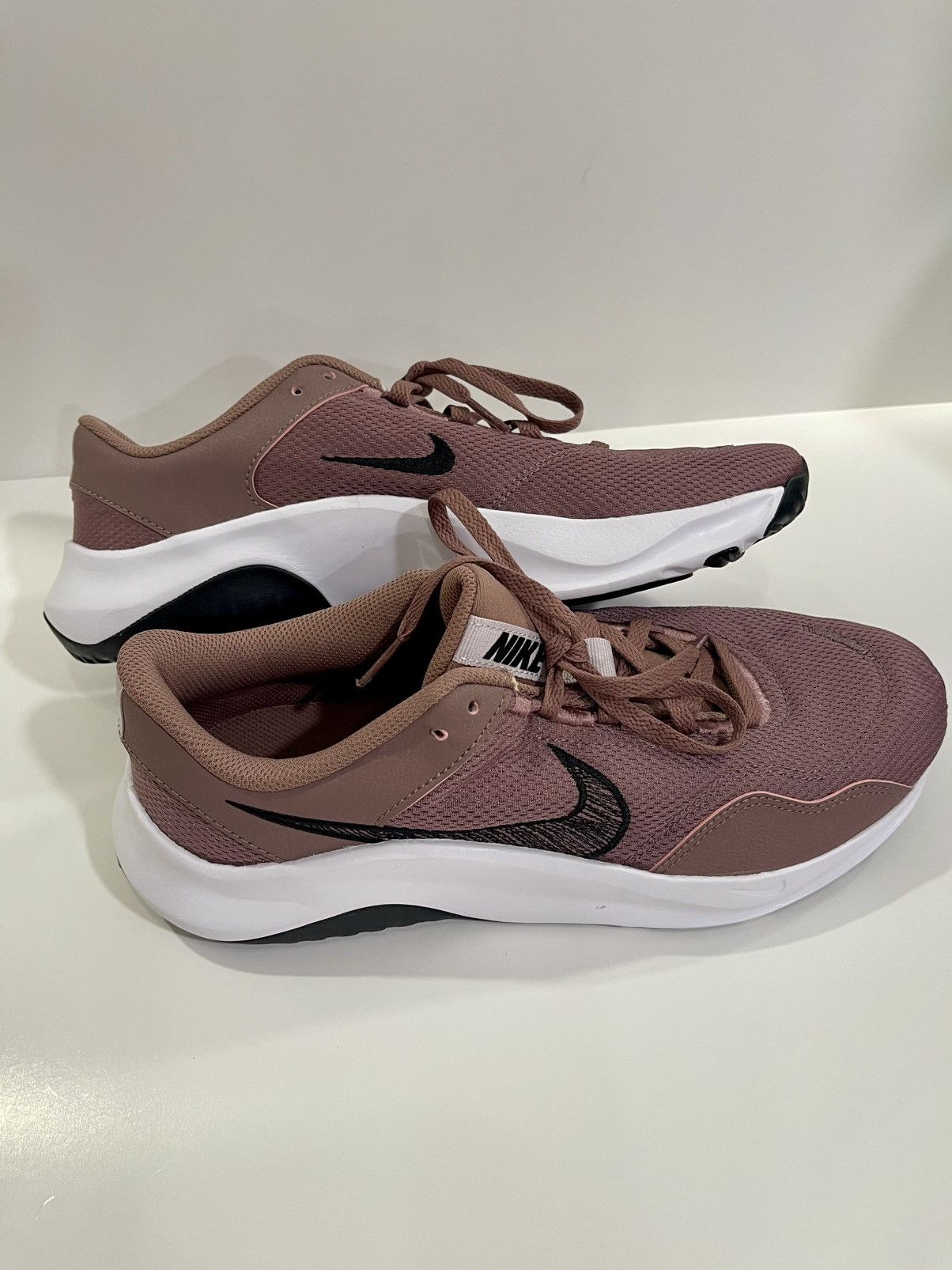 Nike Nike Legend Essential 3 Shoes - Men 10/Women 11.5 Size US 11.5 / IT 41.5 - 6 Thumbnail