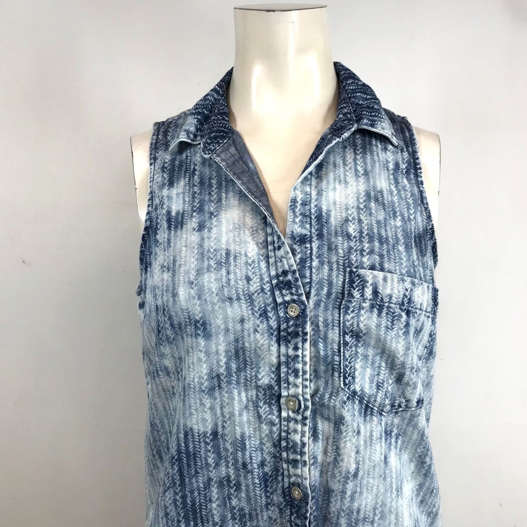 Vintage Cloth & Stone Womens XS Blue White Chevron Acid Wash Tencel Sleeveless Shirt Size XS / US 0-2 / IT 36-38 - 2 Thumbnail