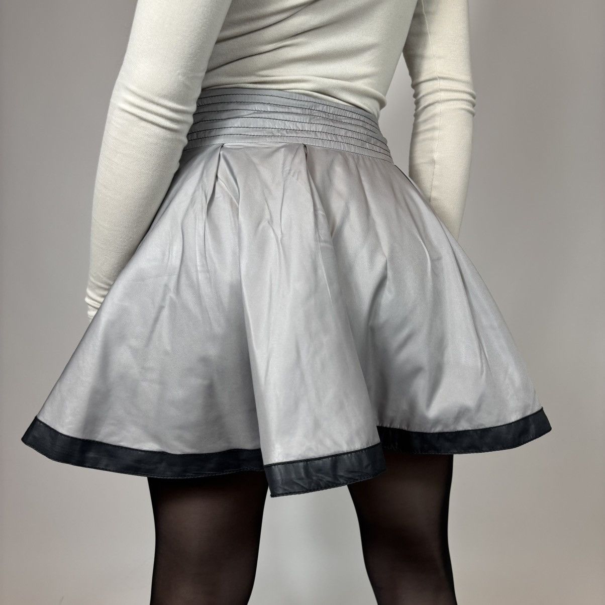 GF Ferre Vintage Y2K GF FERRE Gianfranco Flared Mini Skirt Luxury Size 26" / US 2 / IT 38 - 4 Thumbnail