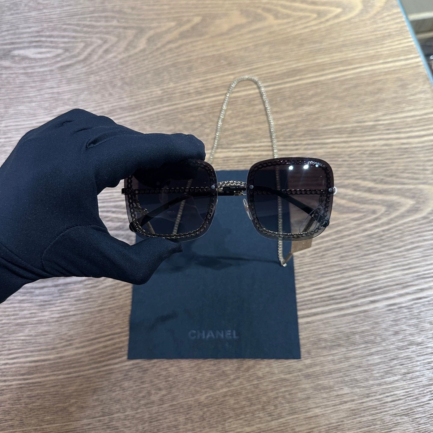 Chanel Chanel mar55 Chain Logo Square Frame Sunglasses Size ONE SIZE - 3 Thumbnail