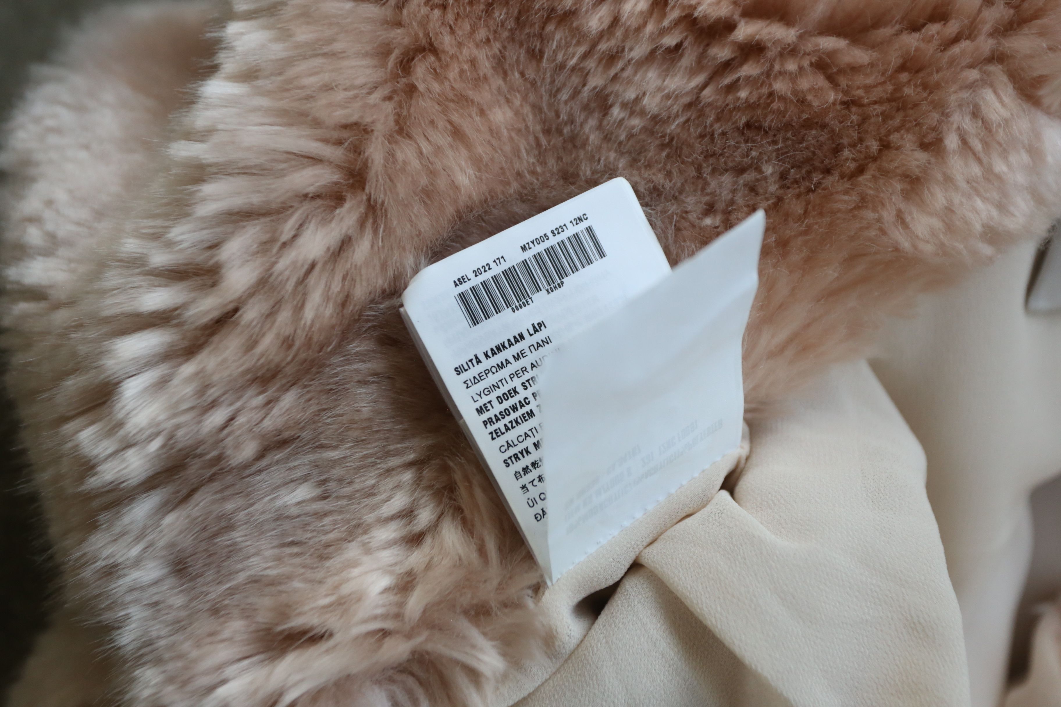 Miu Miu Miu Miu - F/W 22 - Aspen Stole w/ Hood Size XS / US 0-2 / IT 36-38 - 14 Thumbnail