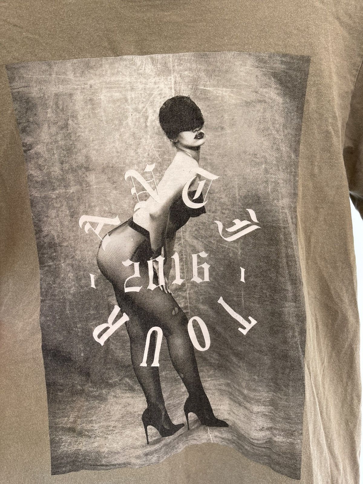 Rihanna 2016 Rihanna Anti World Tour t-shirt Size US S / EU 44-46 / 1 - 5 Thumbnail