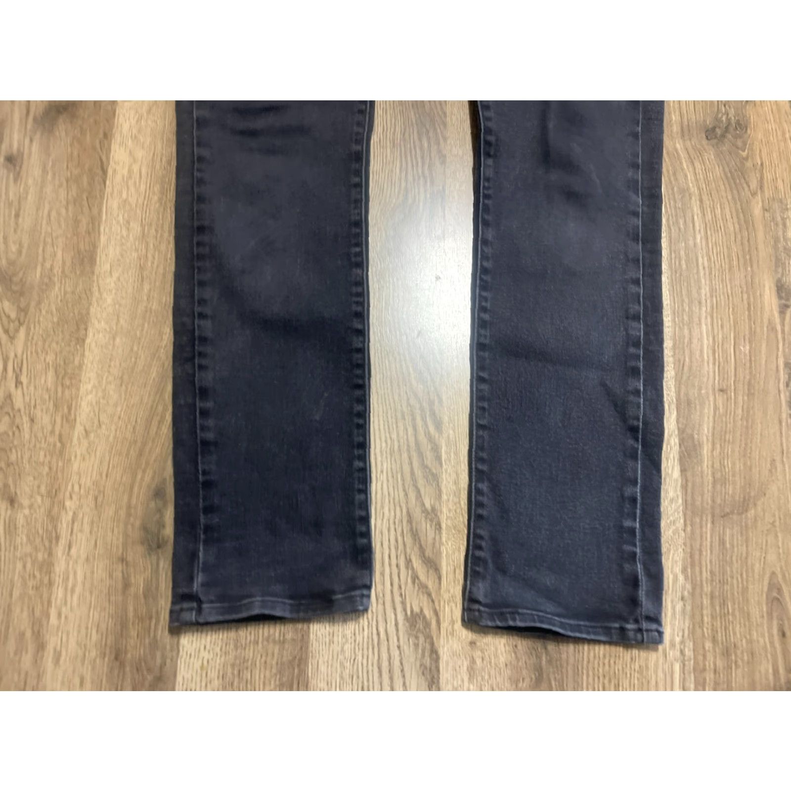 Levi's VINTAGE? No. Levi's Jeans, Women's Size 28, Black Denim Skinny Pockets Dark Wash, Regular, 30.5 in Inseam, 28 in Waist, Jeans, Women, X Size 28" / US 6 / IT 42 - 3 Thumbnail