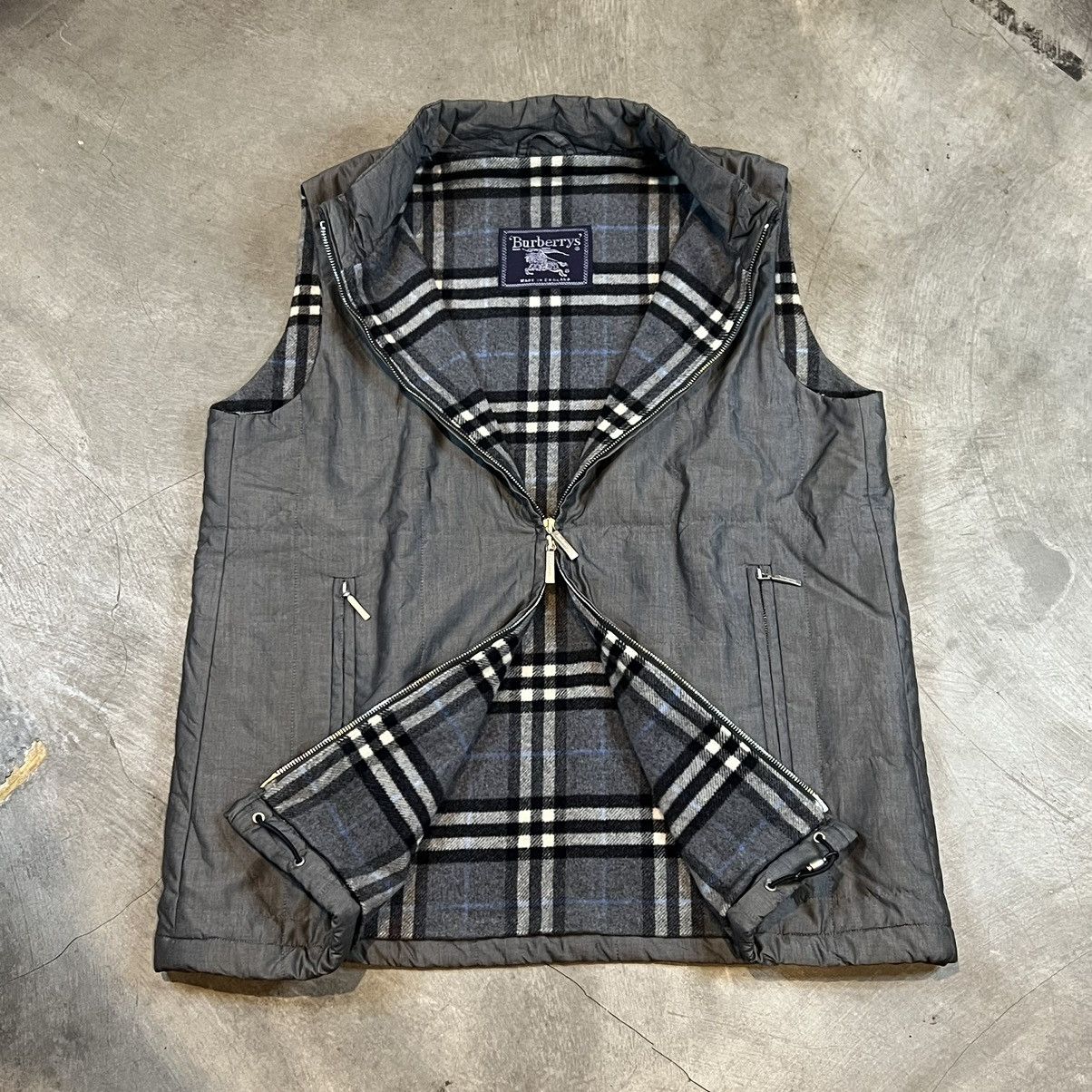 image of Burberry Two Ways Zipper Grey Vest, Men's (Size Medium)
