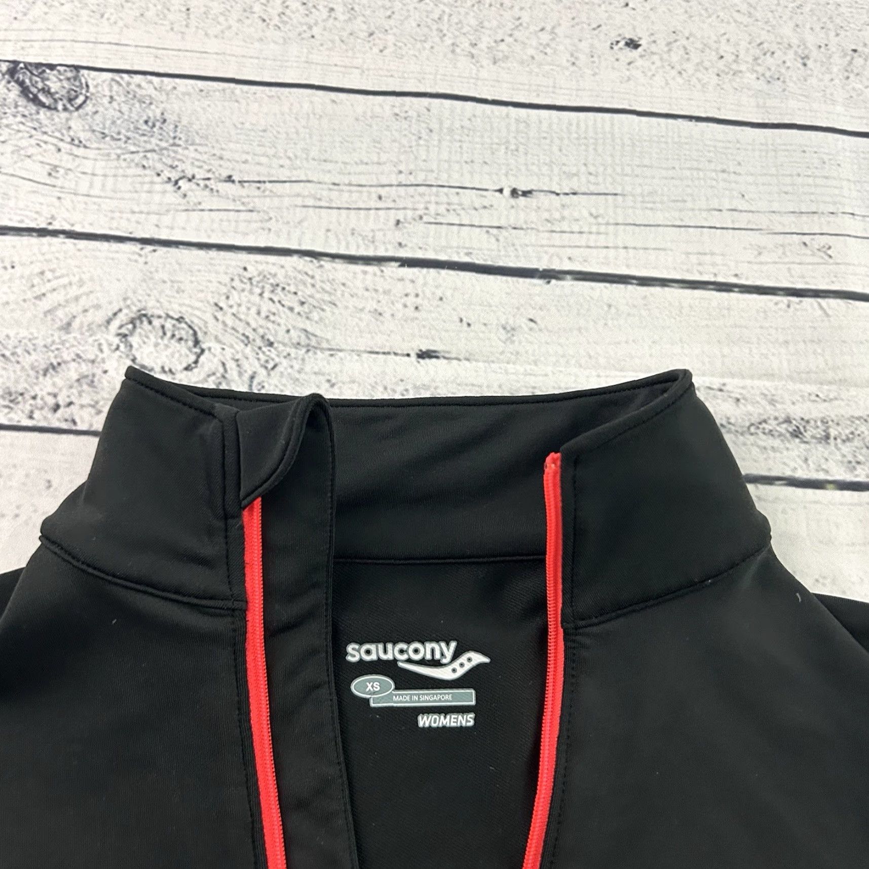 Saucony Saucony VizioPro 1/4 Pullover Lightweight Running Jacket Women's XS Black Pink Shirt Jacket Womens XS Black Pink Size XS / US 0-2 / IT 36-38 - 2 Thumbnail