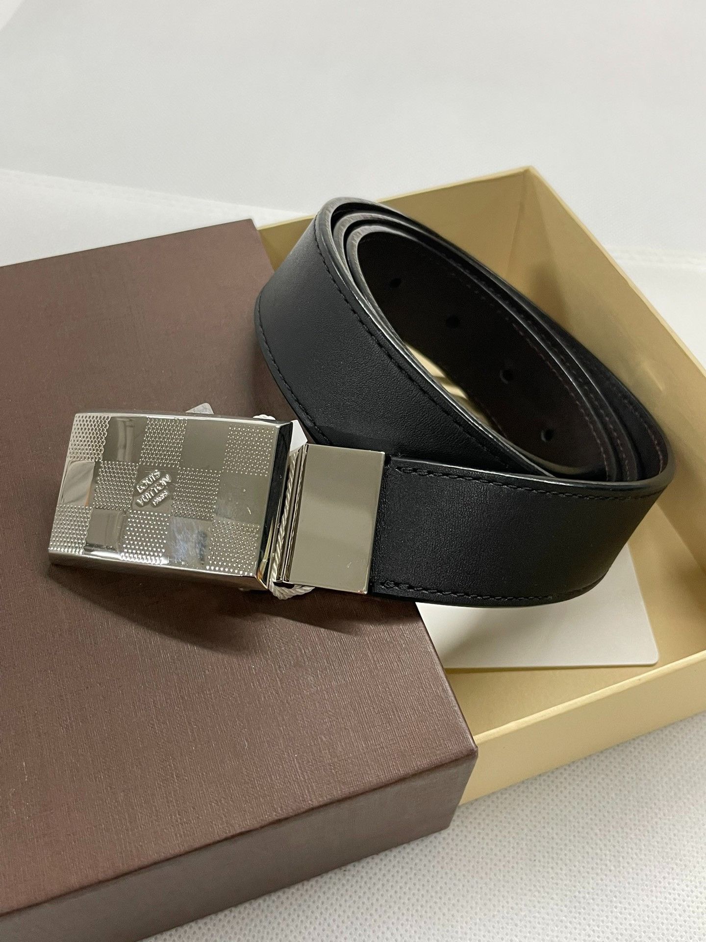 Louis Vuitton Louis Vuitton Black Checkered Silver Buckle Belt Size ONE SIZE - 1 Thumbnail