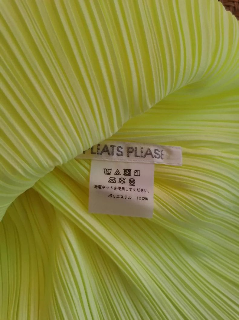 Issey Miyake Issey Miyake size:3 Fluorescent yellow pleated dress Size XS / US 0-2 / IT 36-38 - 2 Thumbnail